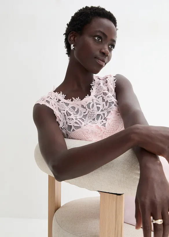 Robe courte &agrave; dentelle, bonprix