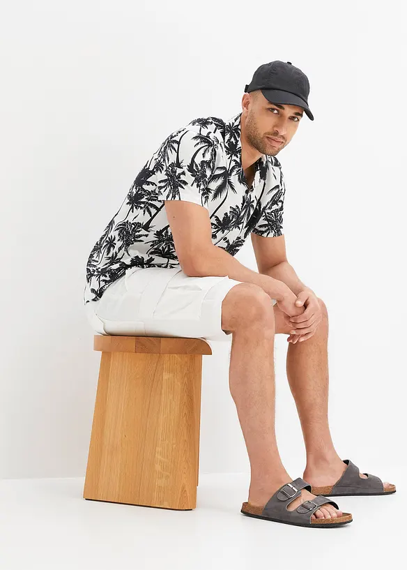 Chemise manches courtes Slim en viscose, bonprix