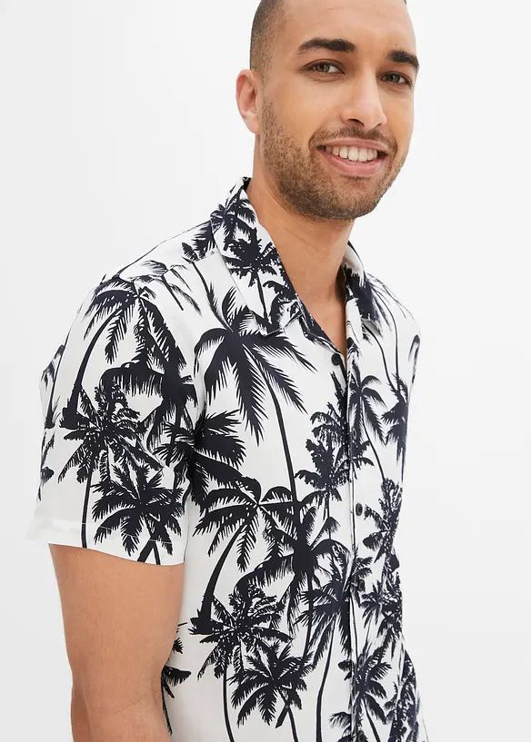 Chemise manches courtes Slim en viscose, bonprix