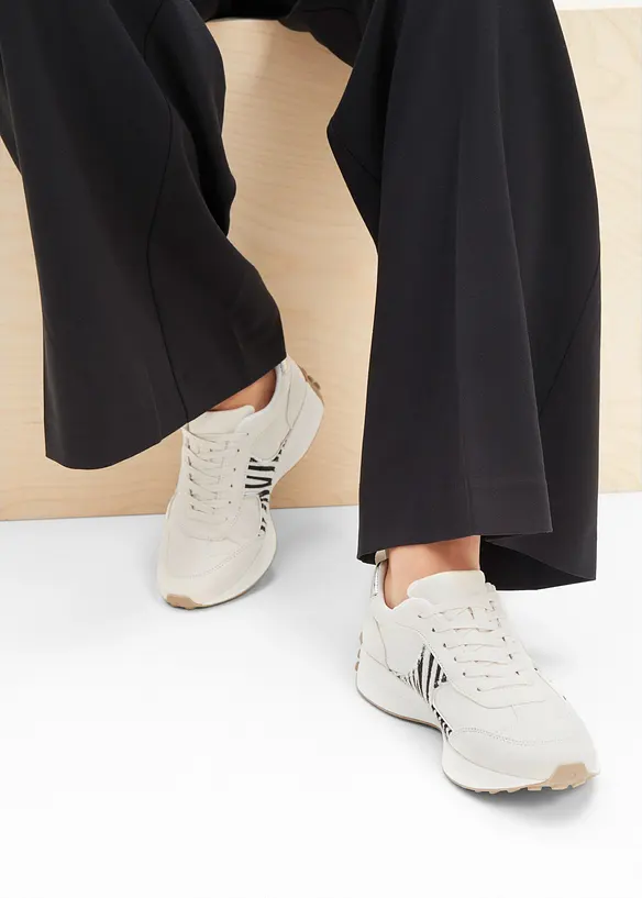 Sneakers &agrave; d&eacute;tails m&eacute;tallis&eacute;s, bonprix