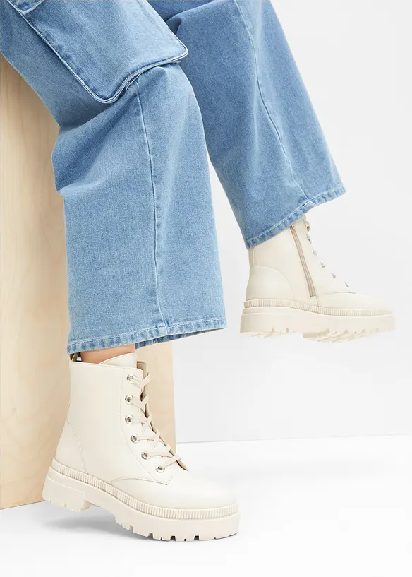 Boots lacées à semelle crantée, bonprix