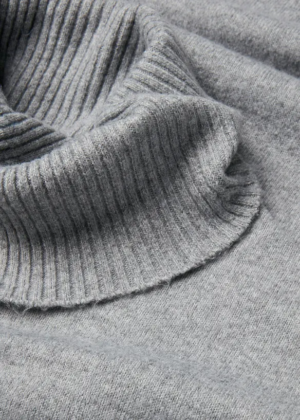 Robe en maille &agrave; col roul&eacute;, bonprix