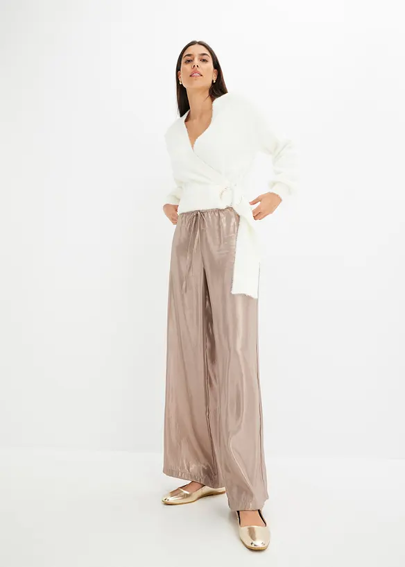 Pull cache-cœur avec accessoire, bonprix