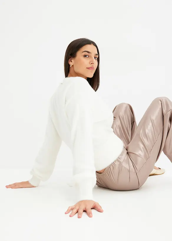 Pull cache-cœur avec accessoire, bonprix