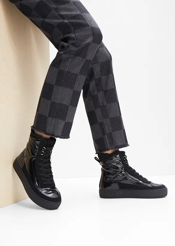 Boots fourrées à lacets, bonprix