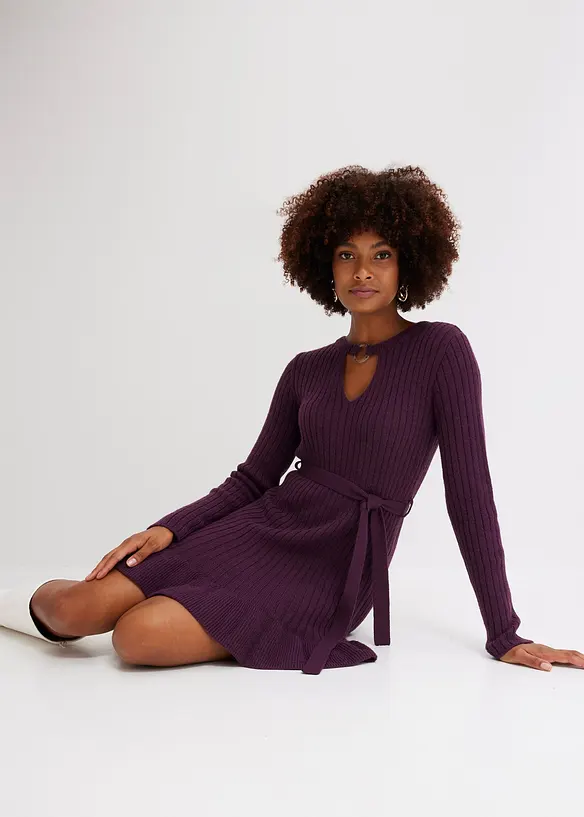 Robe en maille c&ocirc;tel&eacute;e avec d&eacute;tail anneau, bonprix