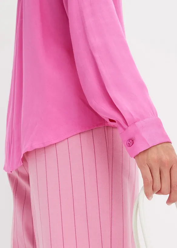 Chemisier en satin &agrave; col revers, bonprix