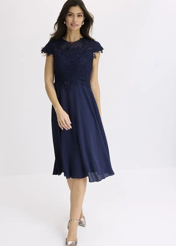Robe midi en tulle délicat avec dentelle, bonprix