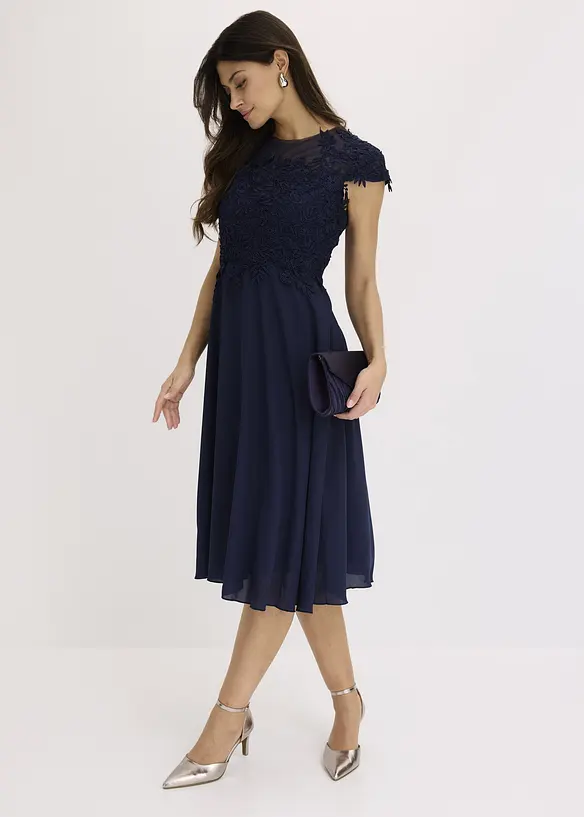 Robe midi en tulle délicat avec dentelle, bonprix