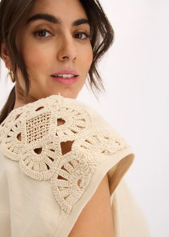 T-shirt &agrave; empi&egrave;cements crochet&eacute;s, bonprix