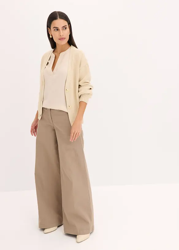 Blouse manches courtes ample en satin avec &eacute;paules descendues, bonprix