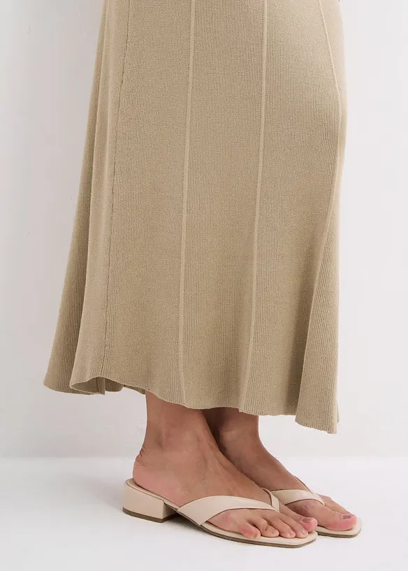 Robe en maille flatteuse en viscose mélangée, bonprix
