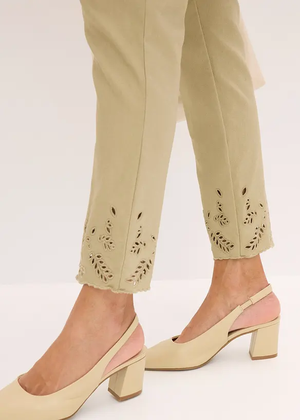 Pantalon extensible à broderies anglaises, bonprix