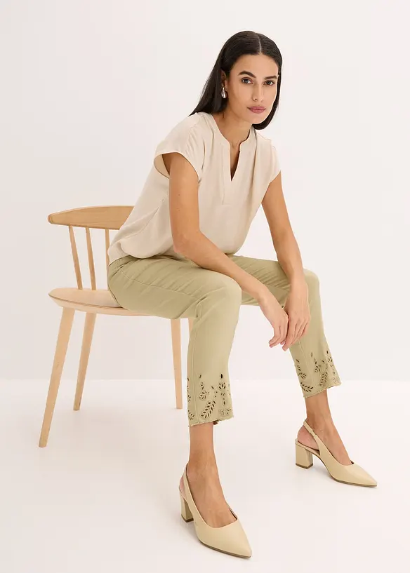 Pantalon extensible à broderies anglaises, bonprix