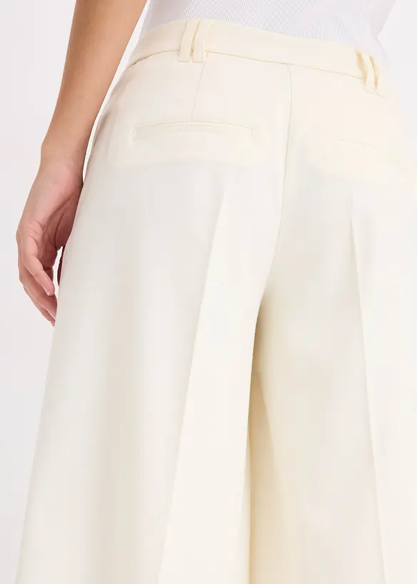 Short cintré, bonprix