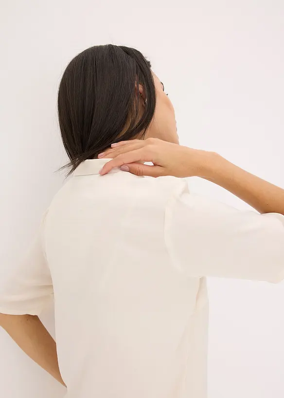 Chemisier en satin avec col &agrave; revers, bonprix