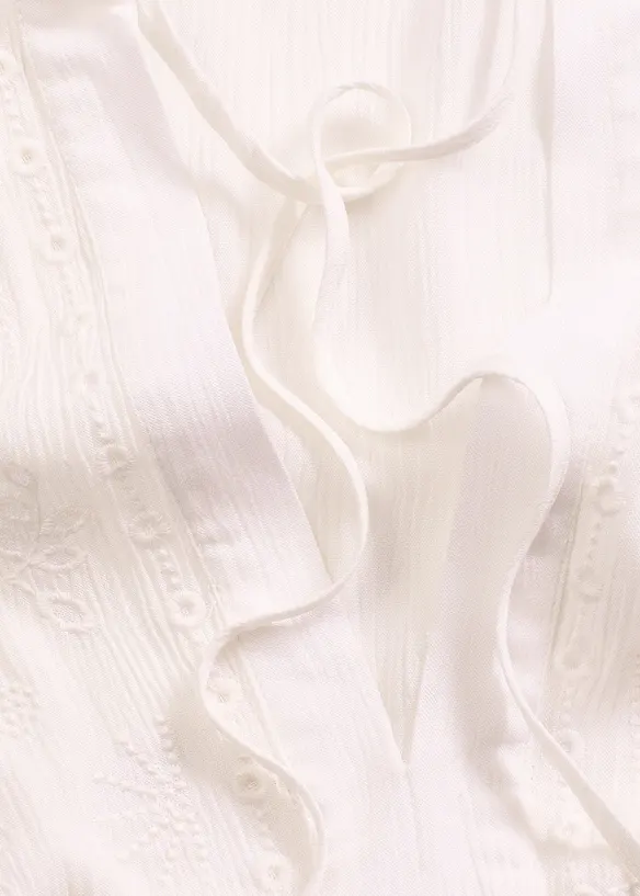 Blouse avec broderies anglaises, bonprix