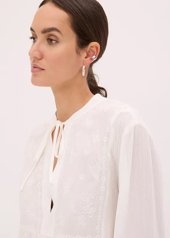 Blouse avec broderies anglaises, bonprix