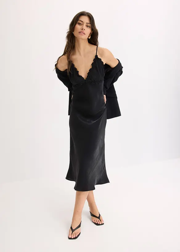 Robe longue et fluide en satin, bonprix