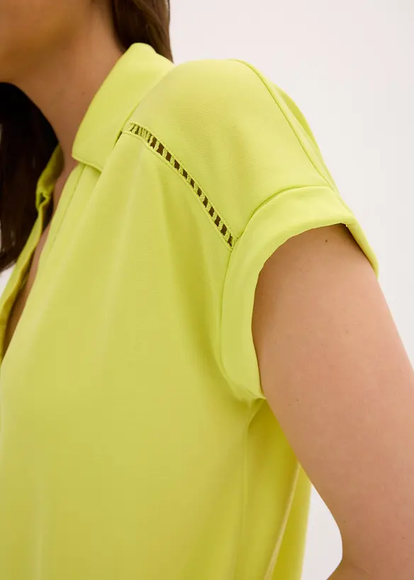 Polo en maille piquée de viscose avec empiècement en dentelle, bonprix