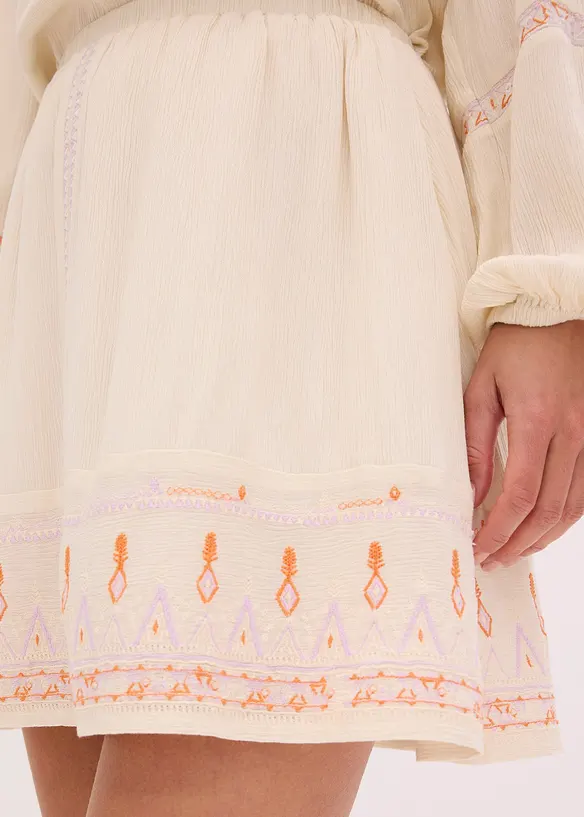 Mini-jupe avec broderie, bonprix