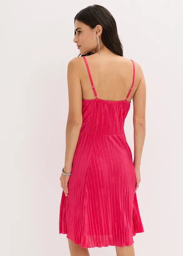 Robe courte en matière brillante et plissée, bonprix