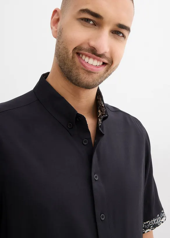 Chemise manches courtes en viscose, slim, bonprix