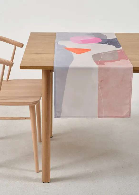 Chemin de table déperlant à imprimé graphique, bonprix