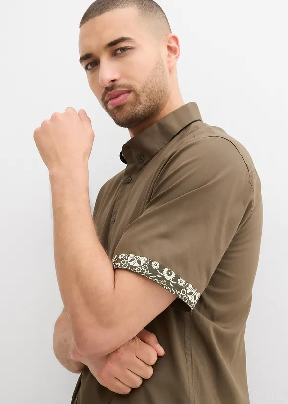 Chemise manches courtes en viscose, slim, bonprix