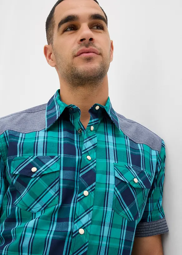 Chemise manches courtes avec empiècements denim, bonprix