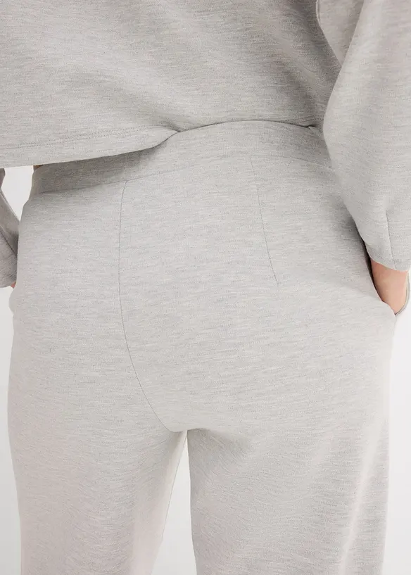 Pantalon barrel en viscose mélangée un peu brillante, bonprix