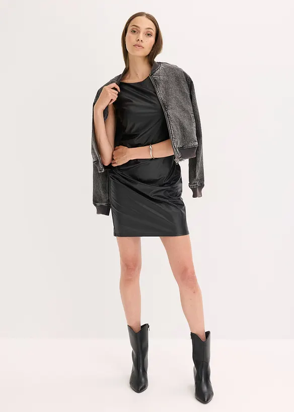 Robe courte enduite encolure Bardot, bonprix