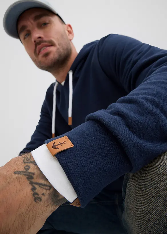 Sweat à capuche et détails enduits, bonprix