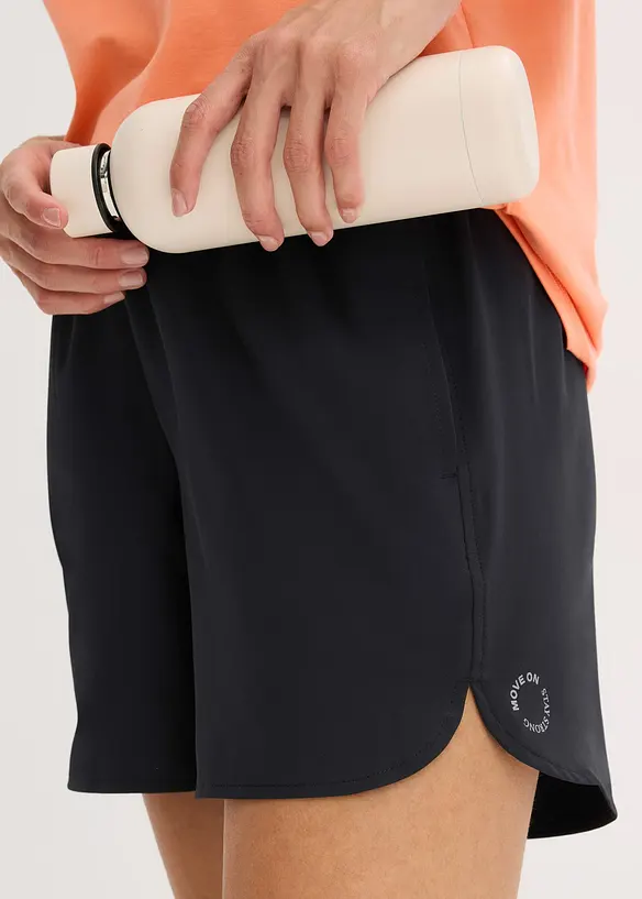 Short léger et technique à poches latérales, séchage rapide, bonprix