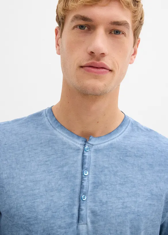 T-shirt manches longues d&eacute;lav&eacute; col tunisien, 100% coton, bonprix