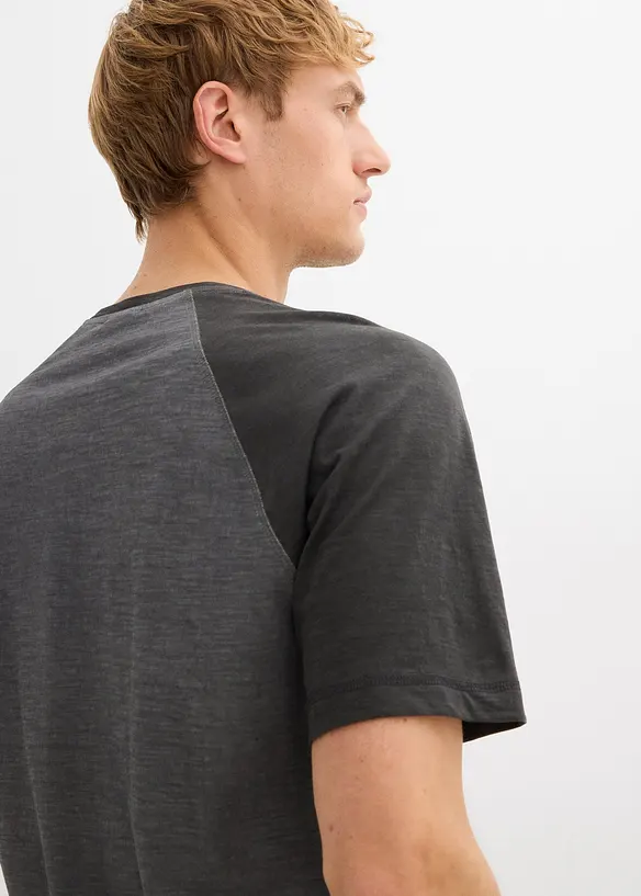 T-shirt d&eacute;lav&eacute; col tunisien 100% coton, bonprix