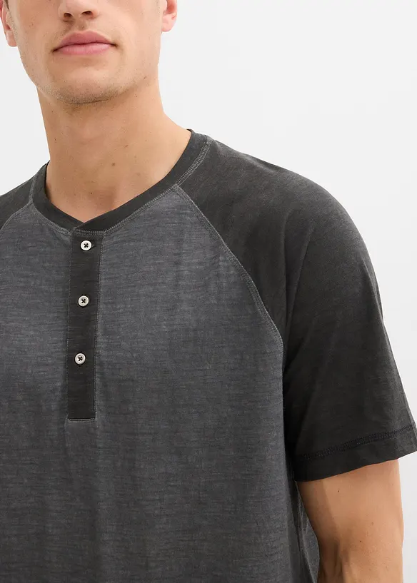 T-shirt d&eacute;lav&eacute; col tunisien 100% coton, bonprix