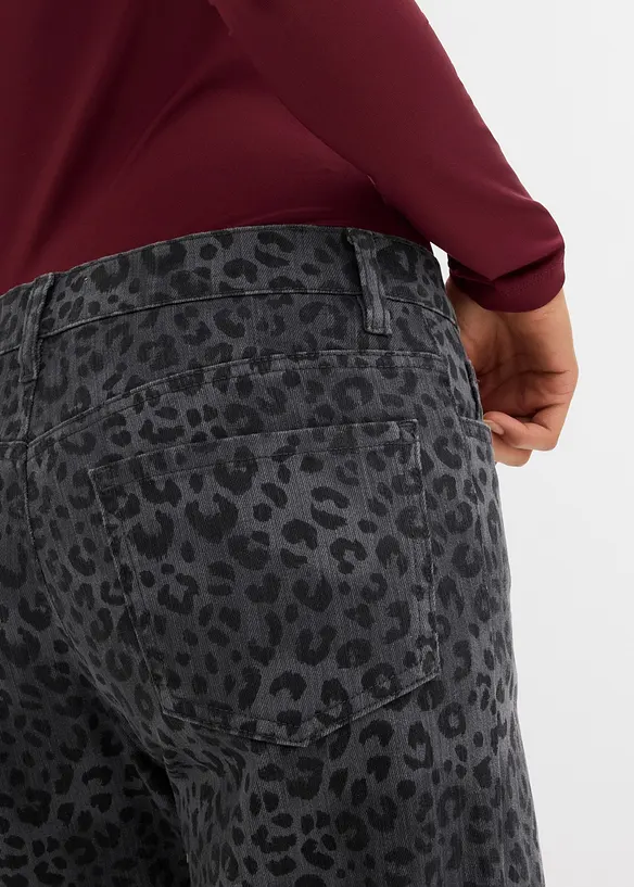 Pantalon large en twill imprimé léopard, bonprix