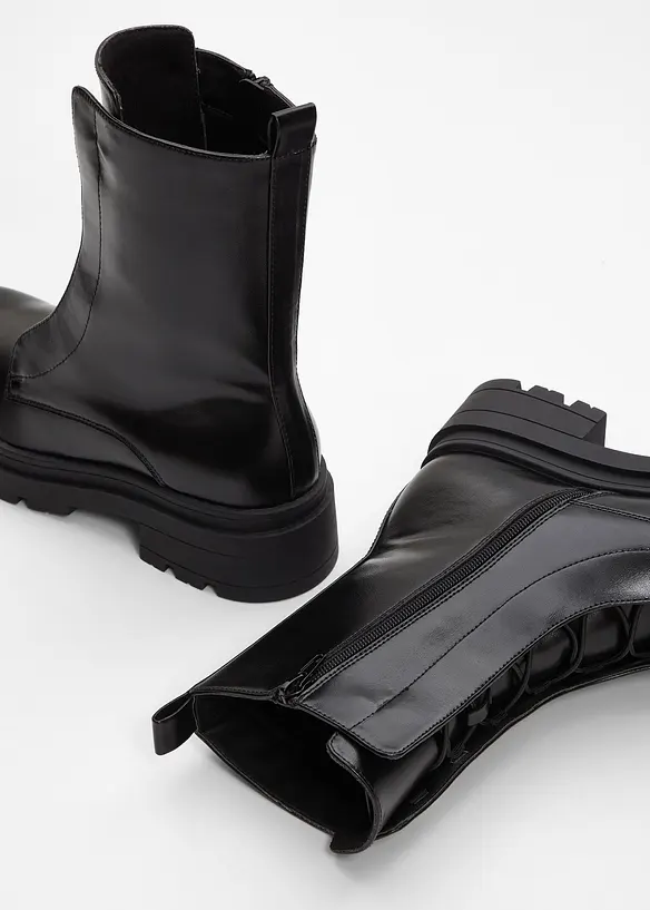 Boots lacées à semelle crantée, bonprix