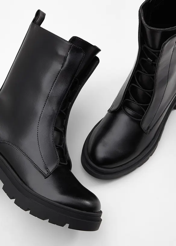 Boots lacées à semelle crantée, bonprix