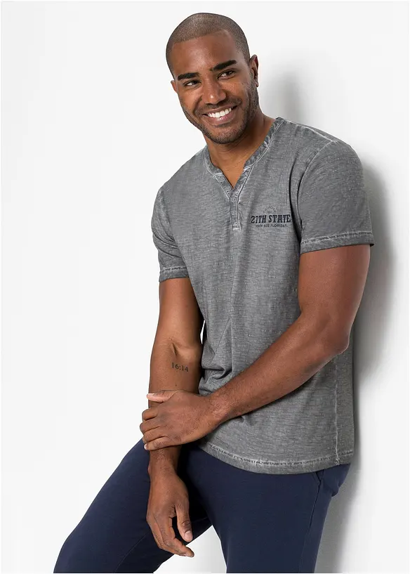 T-shirt col tunisien, aspect délavé, 100% coton, bonprix