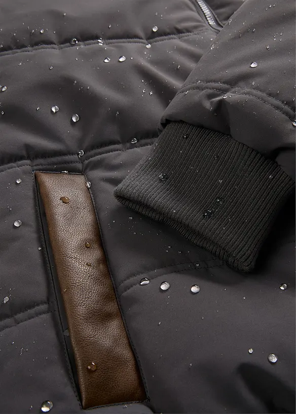 Doudoune courte déperlante avec détails enduits, bonprix