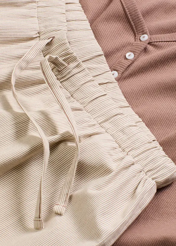 Pyjama avec un T-shirt côtelé et un pantalon tissé, bonprix