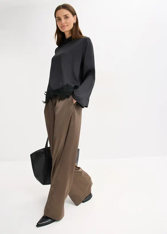 Blouse fluide en satin, bonprix