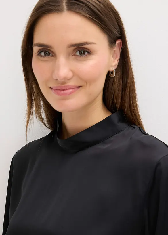 Blouse fluide en satin, bonprix
