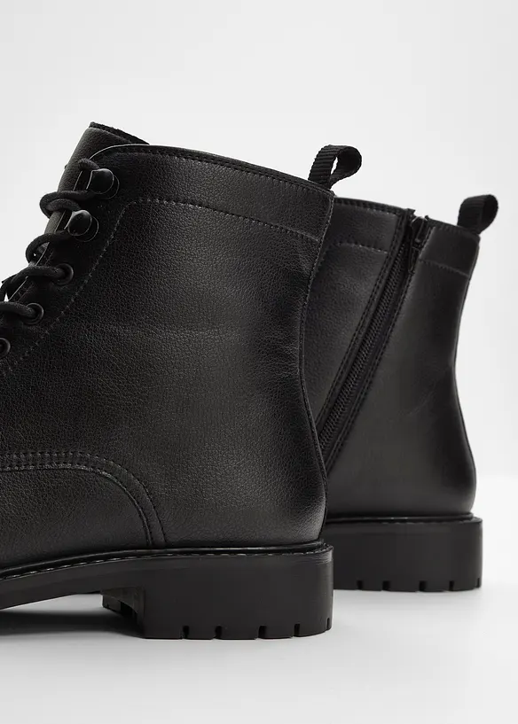 Boots lacées à semelle crantée, bonprix