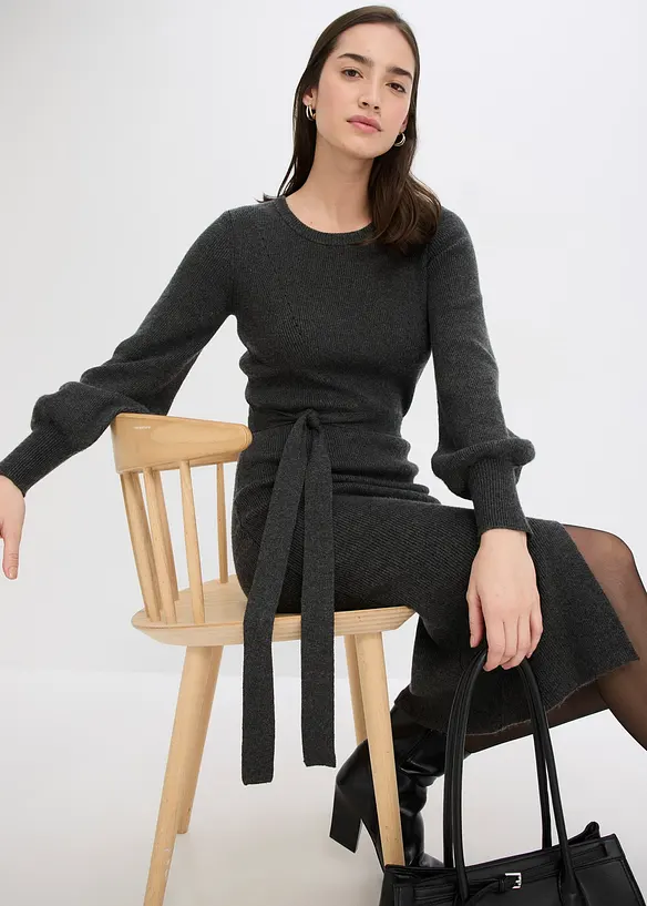 Robe pull fluide et c&ocirc;tel&eacute;e en viscose majoritaire, bonprix