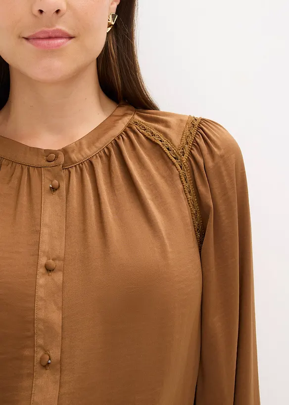 Blouse en satin avec galons en dentelle, bonprix
