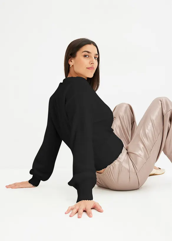 Pull cache-cœur avec accessoire, bonprix