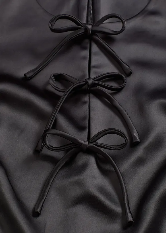 Robe courte en satin brillant, bonprix